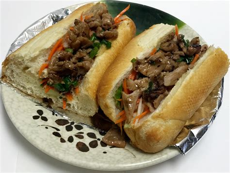  Bánh Mì Thịt Xào Huangshi: Sự kết hợp hoàn hảo giữa hương vị mặn ngọt và độ giòn tan!