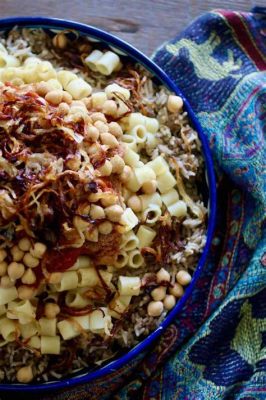  Koshari! Một Món Ă Thơm Ngon Kết Hợp Sự Béo Ngậy Của Hành Hẹ Rang và vị Chua Cay Của Dấm